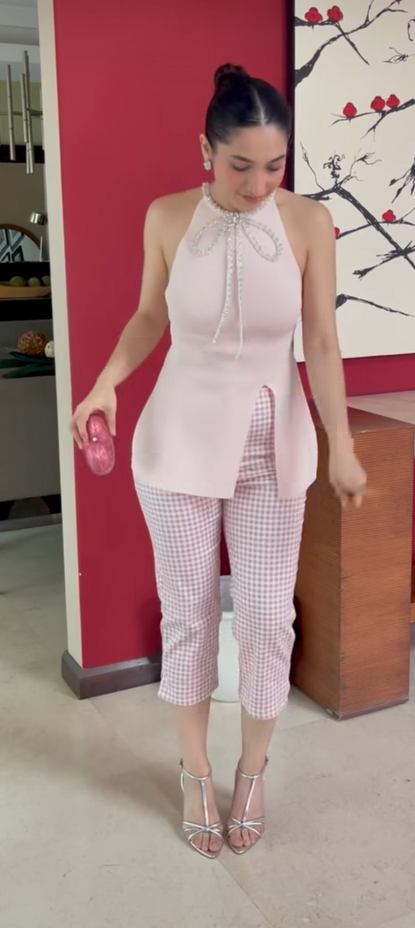 Top de punto con moño en detalle de piedras tono rosa pastel