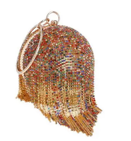 Bolso de mano bola circular con pedreria colgante de colores.