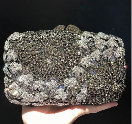 Bolso de noche de cristal gris y plata.