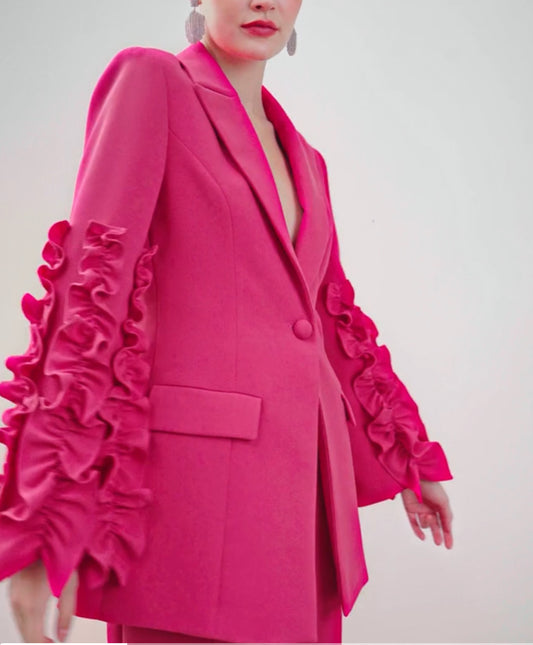 Blazer estructurado rosa fucsia mangas de flores.