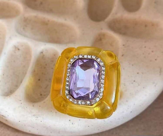 Anillo chunky de resina con piedra