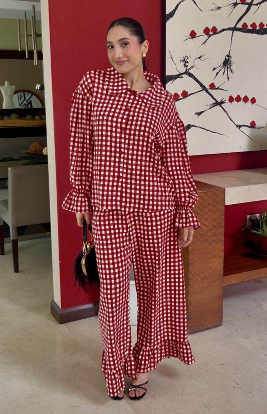 Conjunto pantalones y camisa cuadros con botones de corazón en tono rojo