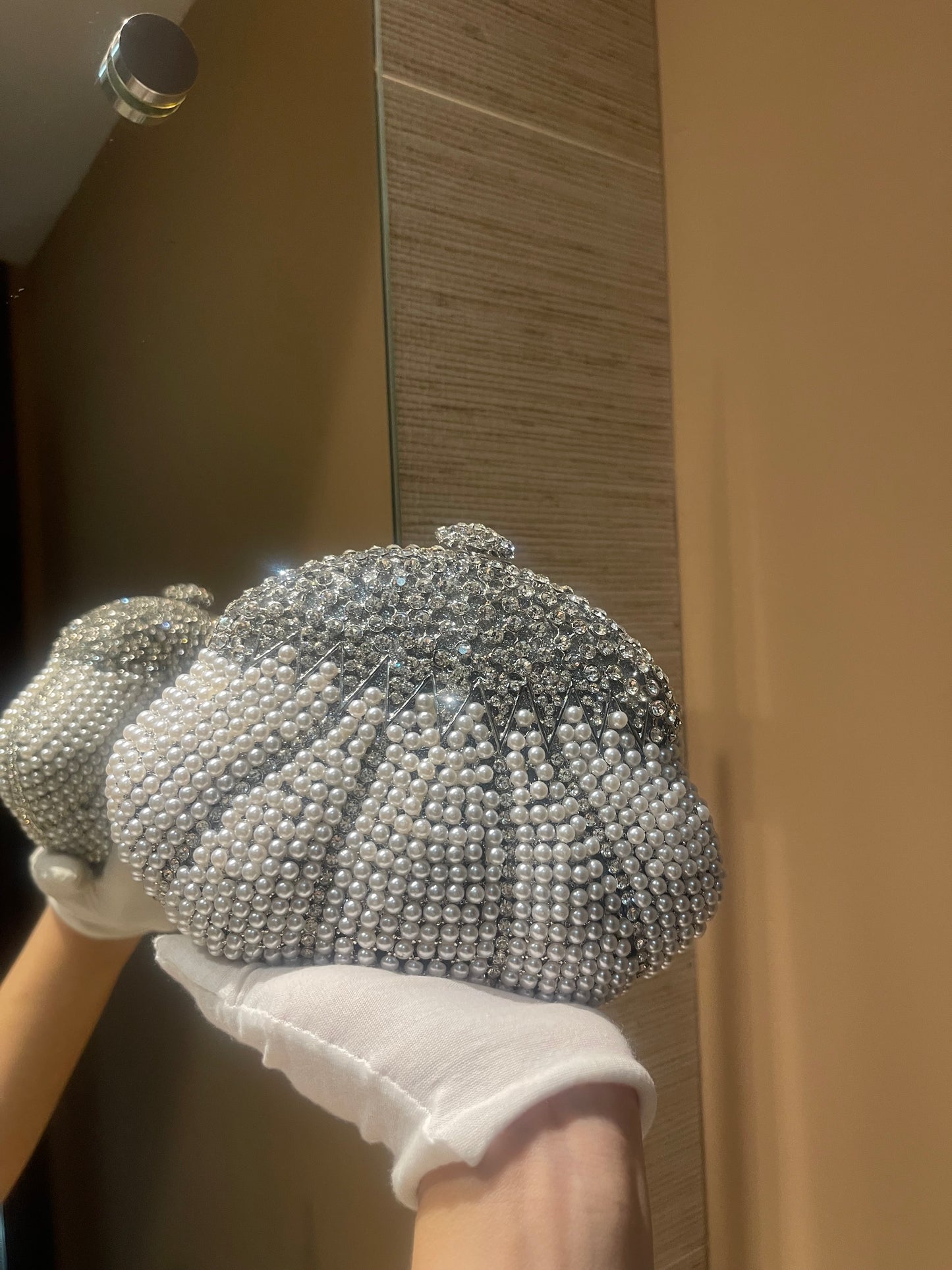 Bolsos de noche con cuentas de perlas blancas para mujer, bolsos de mano con diamantes de imitación.