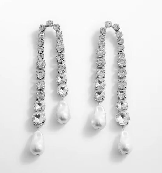 Pendientes de dos flecos de pedreria y gotas de perla.