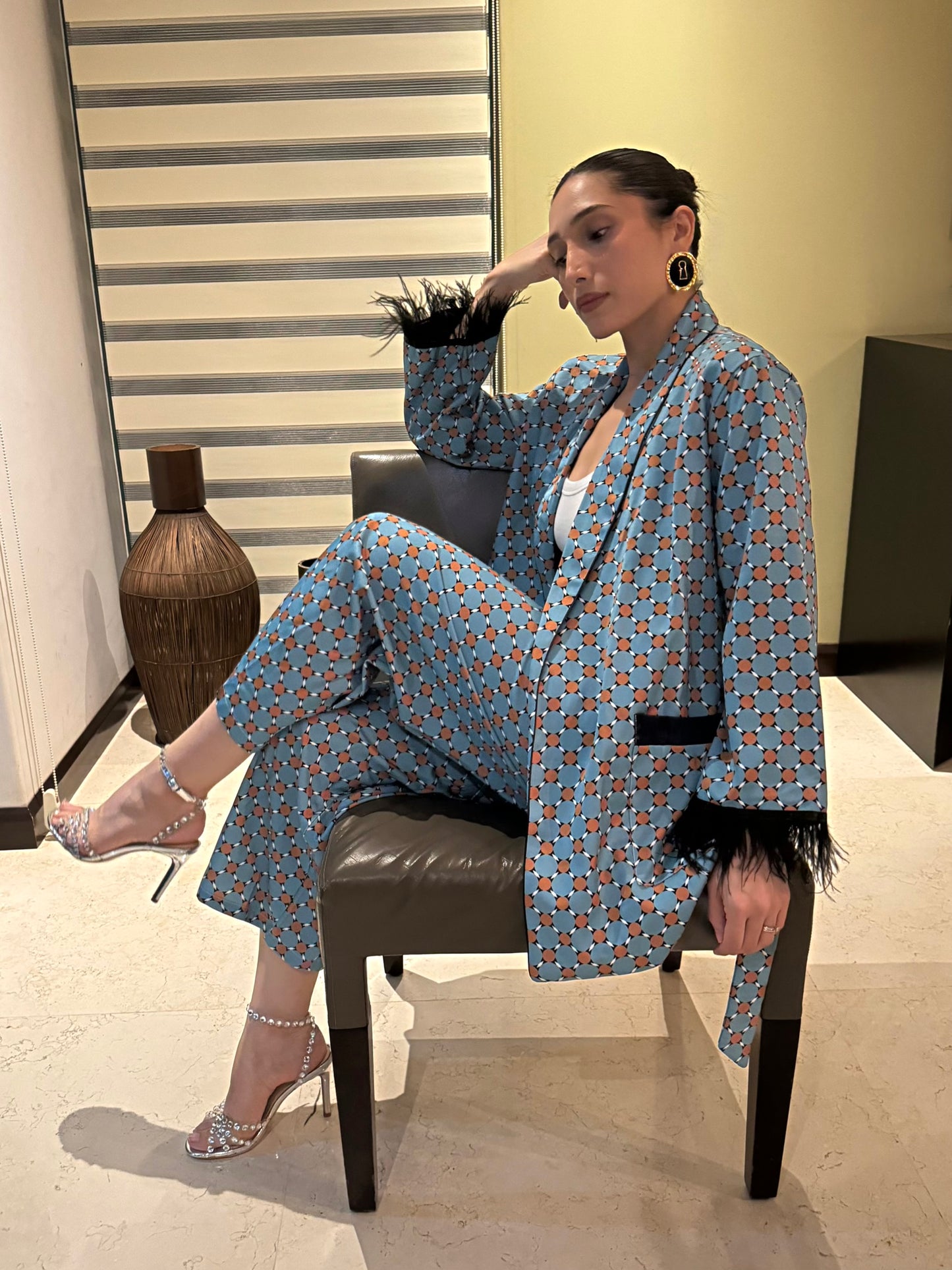 Conjunto seda formal/informal en tono azul.