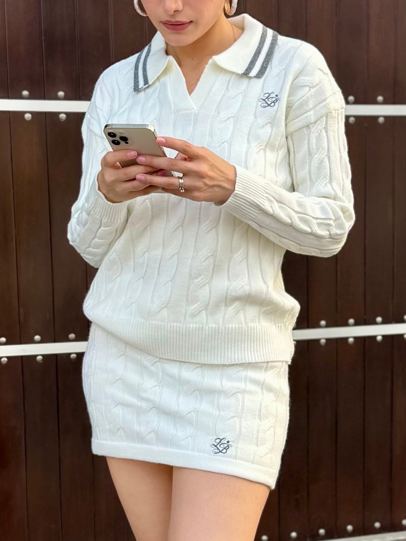 Conjunto de tejido estilo old money color blanco.