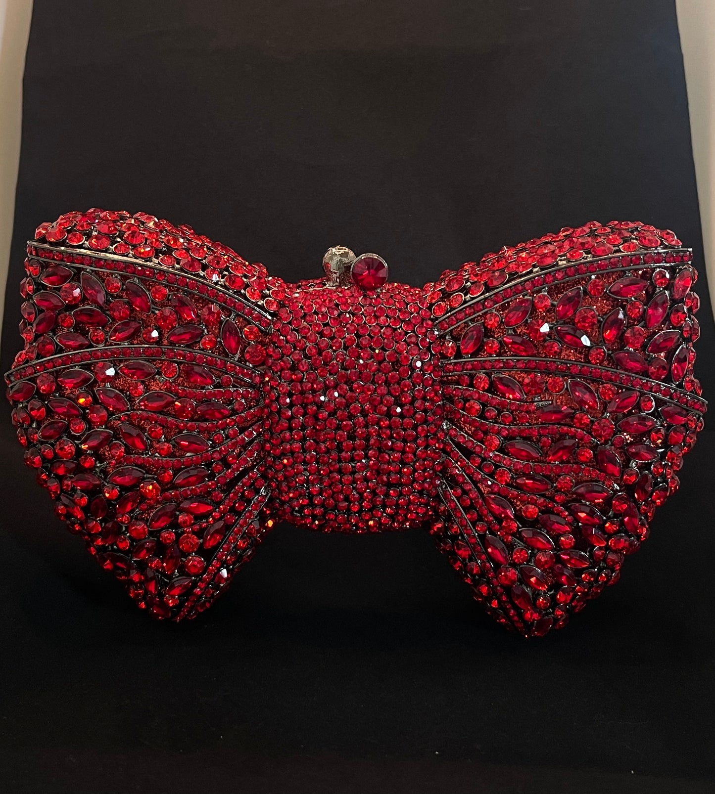 Red bow clutch