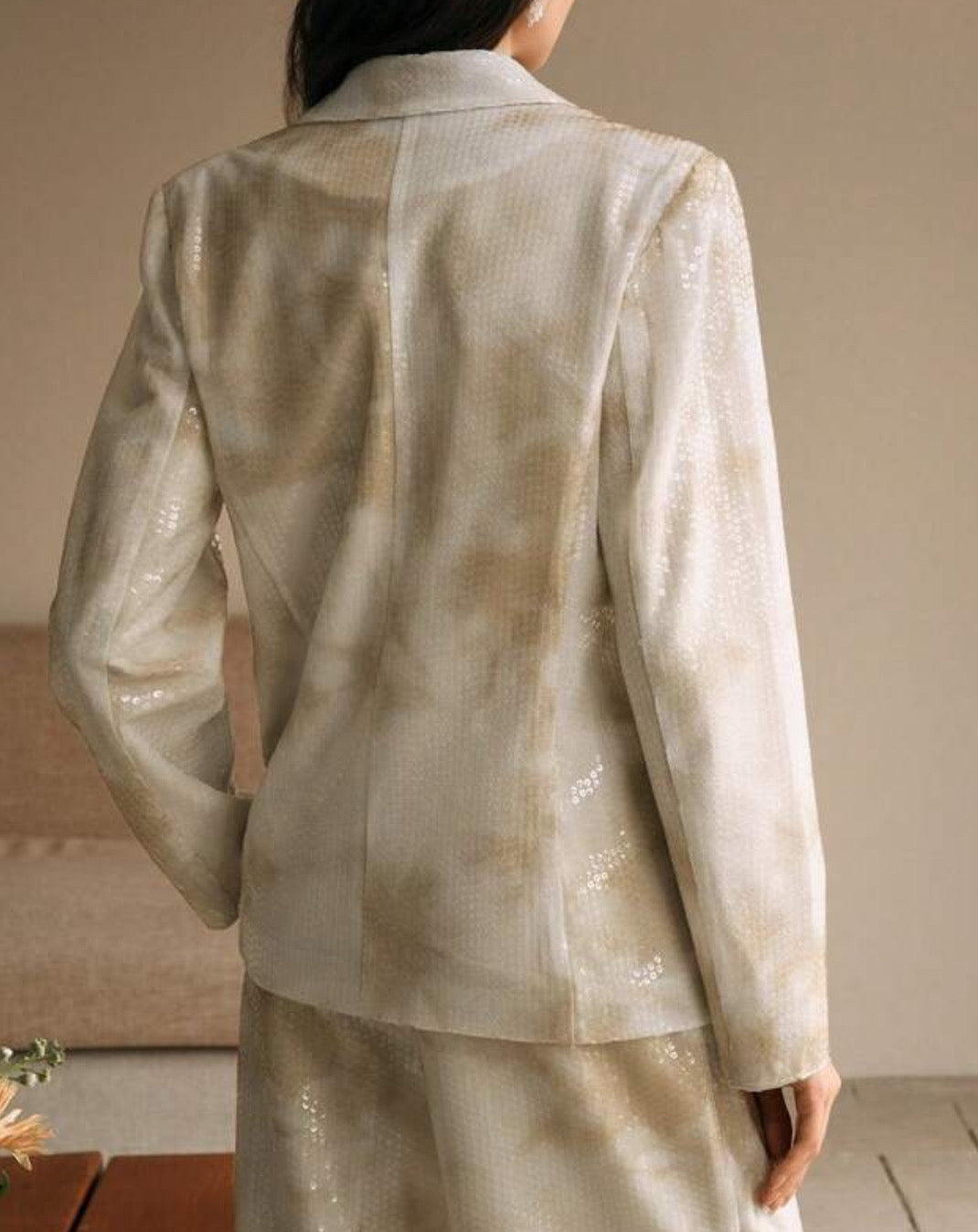 Blazer lentejuela tonos pasteles.