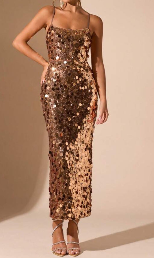 Vestido de fiesta lentejuelas color dorado.