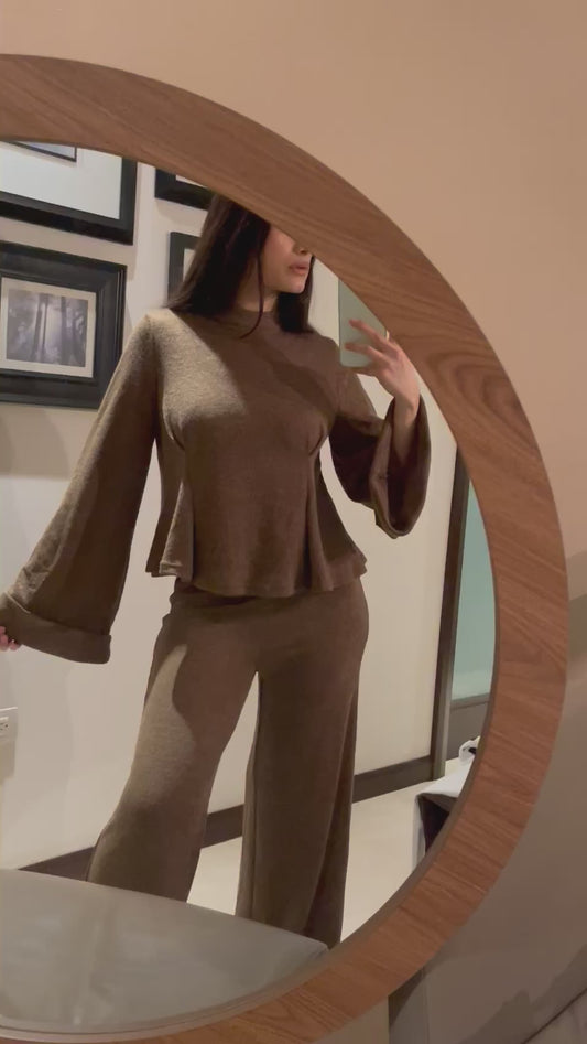 Conjunto de pantalones y suéter, material punto-stretch en tono marrón/cobre